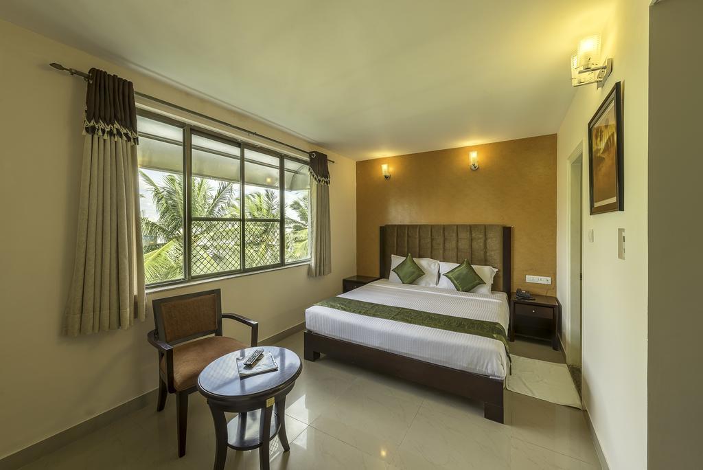 Treebo Crystal Castle Hotel Bangalore Bagian luar foto