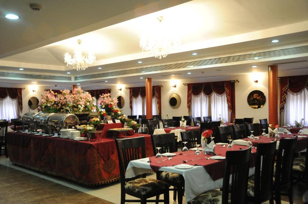 Treebo Crystal Castle Hotel Bangalore Bagian luar foto