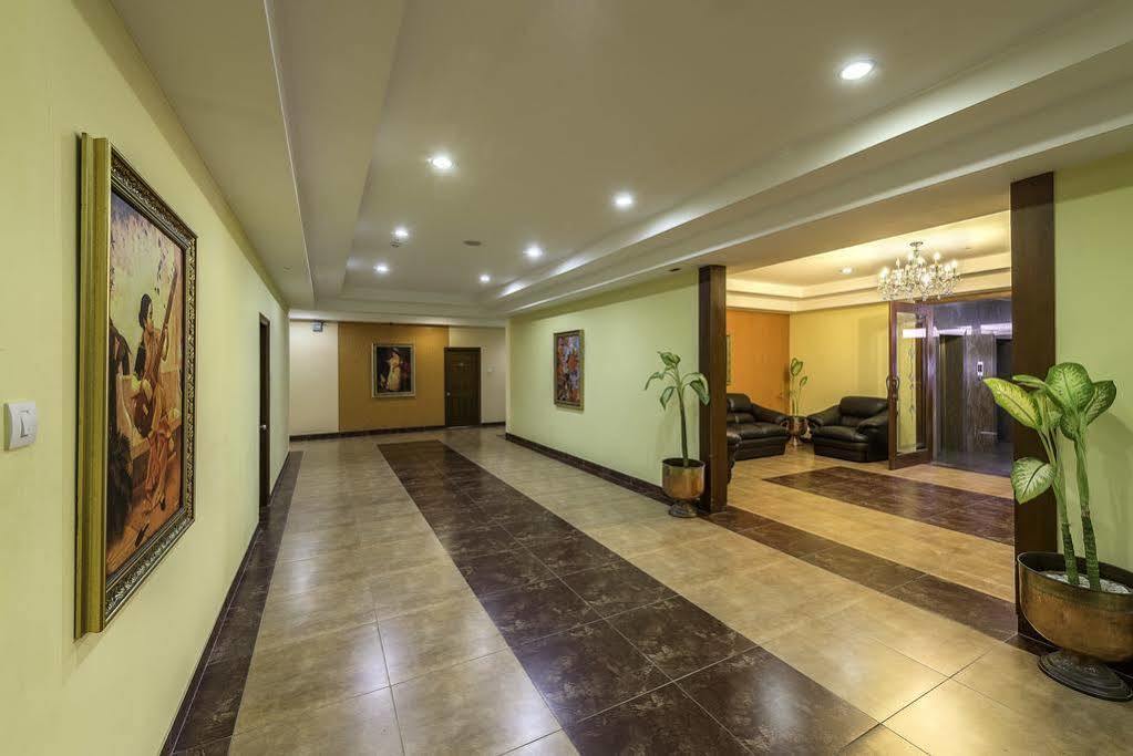 Treebo Crystal Castle Hotel Bangalore Bagian luar foto