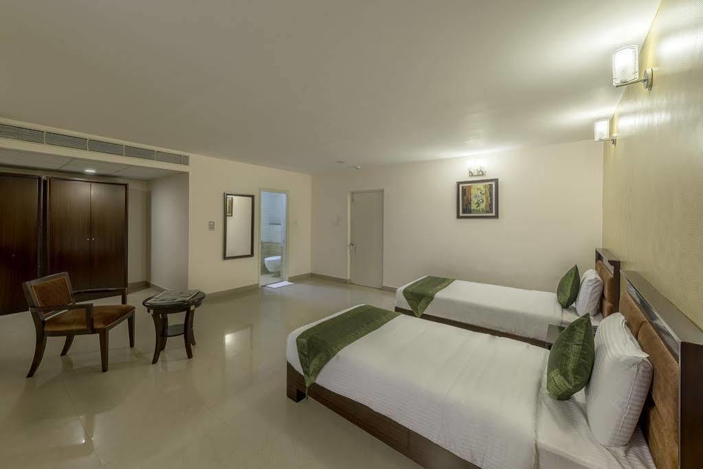 Treebo Crystal Castle Hotel Bangalore Bagian luar foto