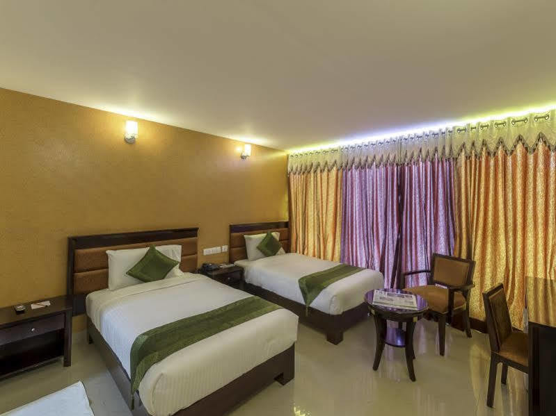 Treebo Crystal Castle Hotel Bangalore Bagian luar foto