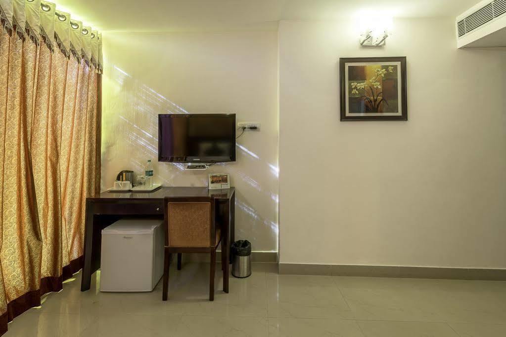 Treebo Crystal Castle Hotel Bangalore Bagian luar foto