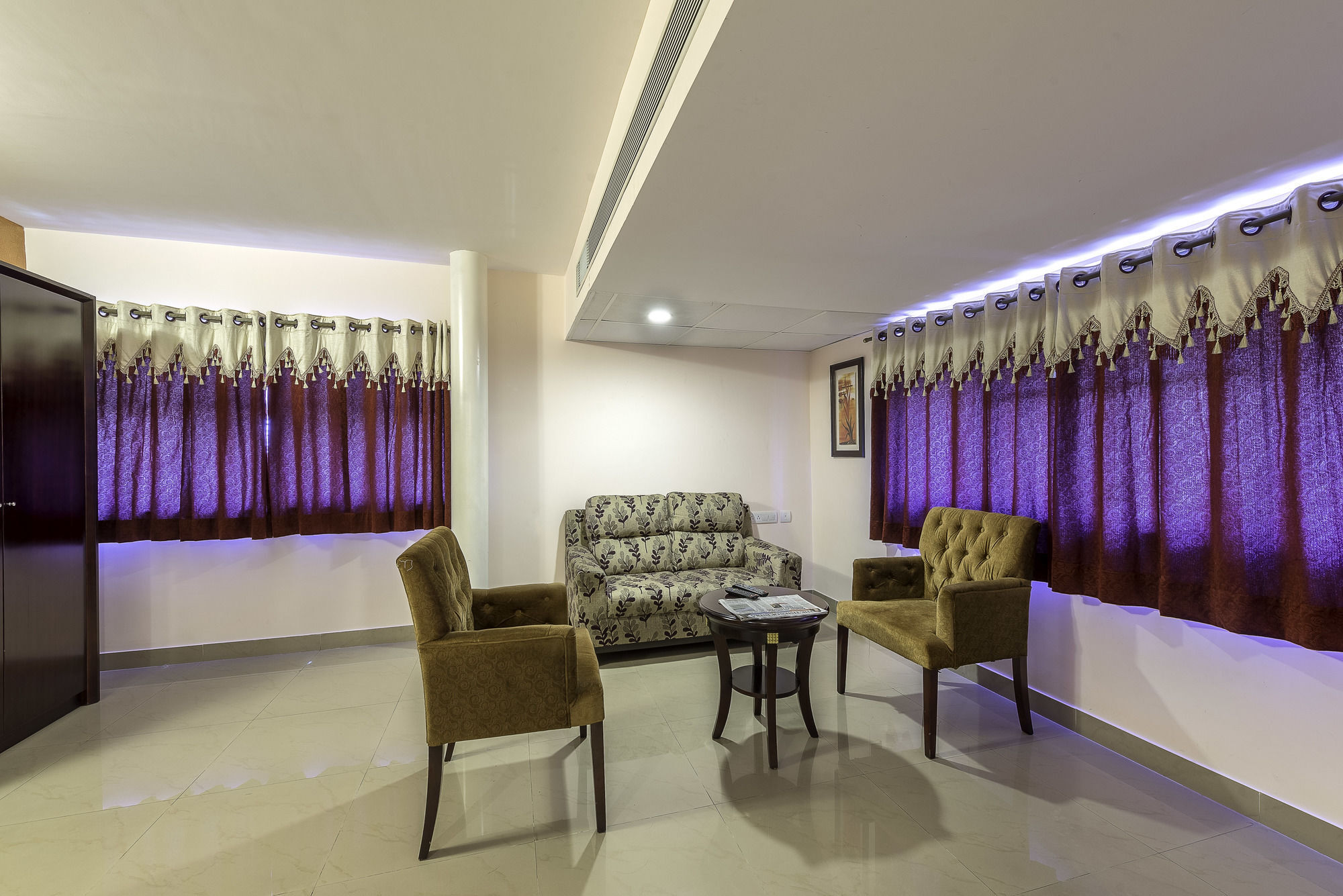 Treebo Crystal Castle Hotel Bangalore Bagian luar foto