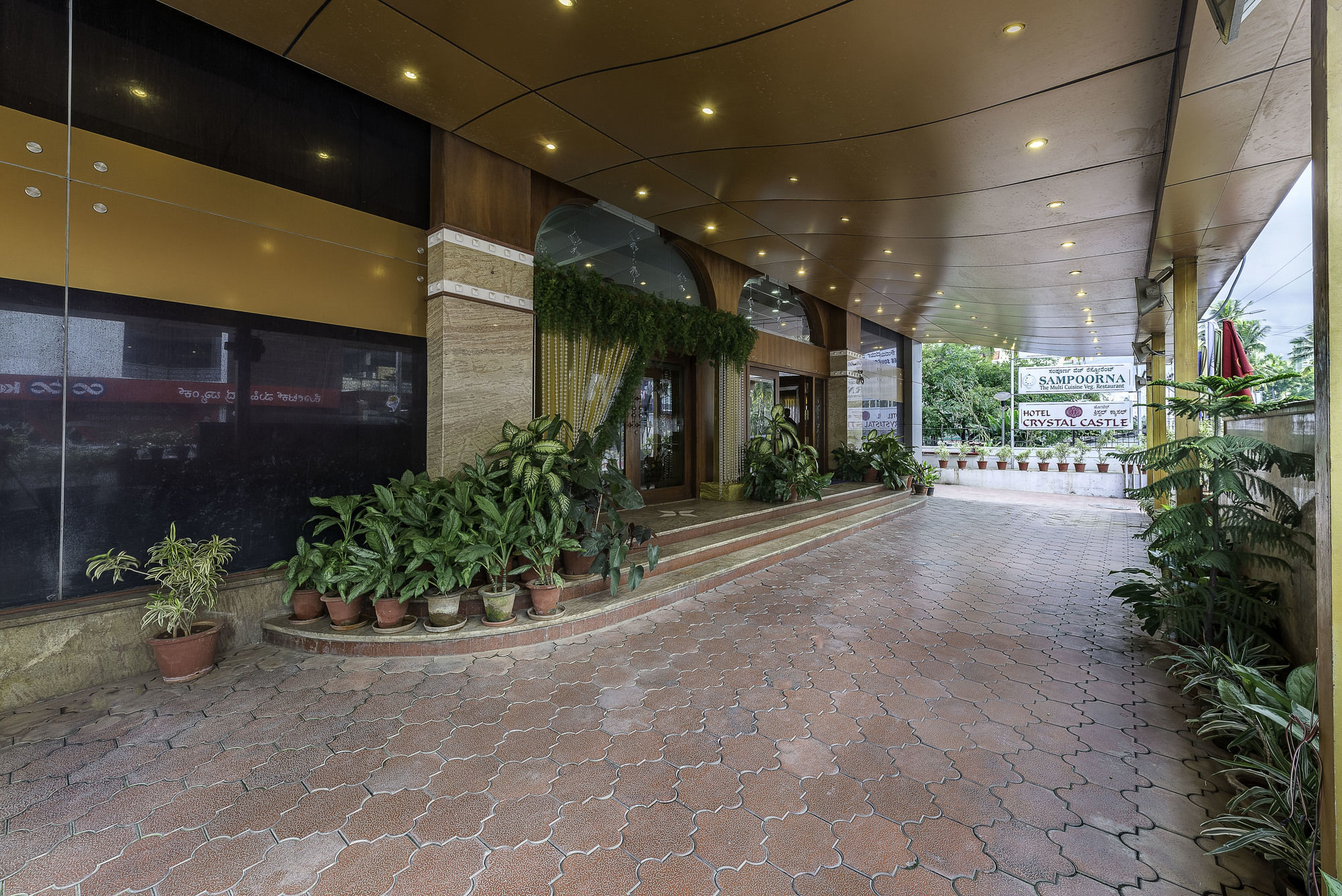 Treebo Crystal Castle Hotel Bangalore Bagian luar foto
